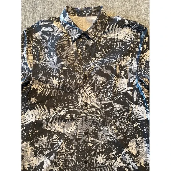 Lululemon Mens Short Sleeve Button‎ Down Shirt Black White Tropical Fern Print L - Picture 2 of 5